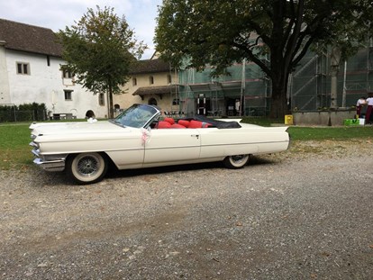 Hochzeitsauto-Vermietung - Versicherung: Vollkasko - Hochzeit im Ritterhaus Bubikon - Oldtimer-Traumfahrt - Cadillac Deville Cabriolet, Jg. 1964