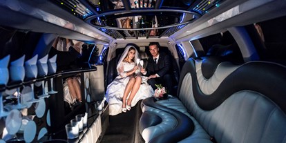 Hochzeitsauto-Vermietung - Art des Fahrzeugs: Stretch-Limousine - Oberösterreich - sehr edel und elegant mit schwarzem Teppich und Sternenhimmel






 - Stretchlimousine Deluxe Linz
