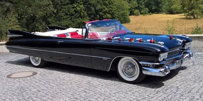 Hochzeitsauto-Vermietung - Farbe: Schwarz - Sachsen - #CadillacChristine mit Hochzeitsschmuck - Cadillac Series 62 Convertible 1959