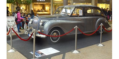 Hochzeitsauto-Vermietung - Chauffeur: nur mit Chauffeur - Niedersachsen - Bentley 1959, silber-schwarz