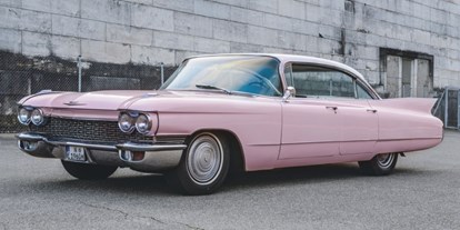 Hochzeitsauto-Vermietung - Farbe: Weiß - Bayern - Pink Cadillac gesamt - Pink Cadillac von Dreamday with Dreamcar - Nürnberg