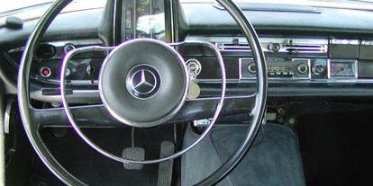 Hochzeitsauto-Vermietung - Bayern - Mercedes Benz 230 Heckflosse von Classic Roadster München