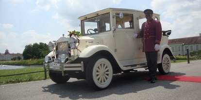 Hochzeitsauto-Vermietung - Farbe: Beige - Bayern - Oldtimer "Imperial "  als Cabrio