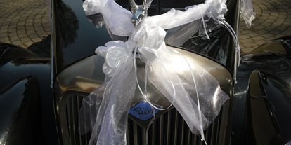 Hochzeitsauto-Vermietung - Marke: andere Marken - Niedersachsen - Riley mit Hochzeitsschmuck - Riley RMD Carbio