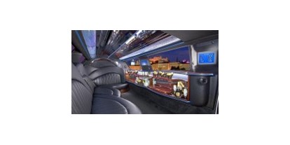 Hochzeitsauto-Vermietung - Innenansicht schwarze Limousine - Lincoln Town Car von Amadeus Limousines
