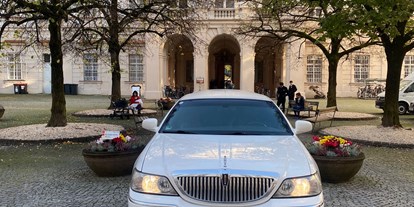 Hochzeitsauto-Vermietung - Chauffeur: nur mit Chauffeur - Salzburg - Lincoln Town Car von Amadeus Limousines