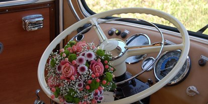 Hochzeitsauto-Vermietung - Art des Fahrzeugs: Oldtimer - Lenkrad - Mercedes Benz O 321 H & O 321 HL von Messinger Reisen