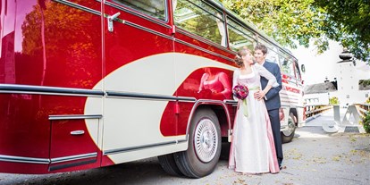 Hochzeitsauto-Vermietung - Regau - total passend für Trachtenhochzeiten 
© Karin Ahamer Photography - Mercedes Benz O 321 H & O 321 HL von Messinger Reisen