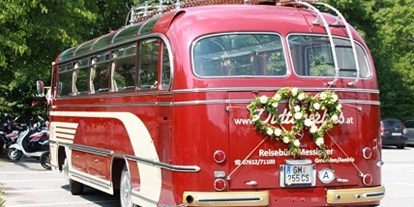 Hochzeitsauto-Vermietung - Antrieb: Diesel - Blumenschmuck für Ihre Hochzeit - Mercedes Benz O 321 H & O 321 HL von Messinger Reisen