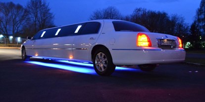 Hochzeitsauto-Vermietung - Einzugsgebiet: national - Nordrhein-Westfalen - Luxus Lincoln Town Car Stretchlimousine