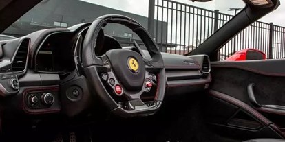 Hochzeitsauto-Vermietung - Marke: Ferrari - Hessen - Offener Brautwagen mit Pferd? Ein Ferrari Cabrio! Den 458 Spider als Hochzeitsauto mieten.