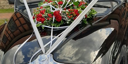Hochzeitsauto-Vermietung - Antrieb: Diesel - Niedersachsen - Blumen werden immer nach Absprache bestellt. - London Cab Lüneburg