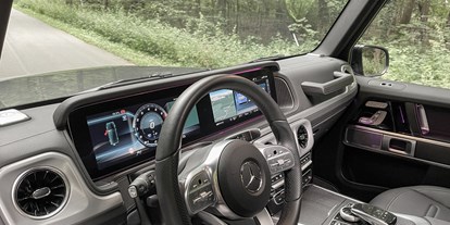 Hochzeitsauto-Vermietung - Marke: Mercedes Benz - Innenraumaufnahme des Armaturenbrettes. - Mercedes G-Klasse G500
