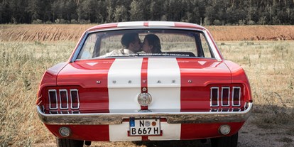 Hochzeitsauto-Vermietung - Versicherung: Vollkasko - Bayern - Ford Mustang Coupé hinten - Ford Mustang Coupé von Dreamday with Dreamcar - Nürnberg
