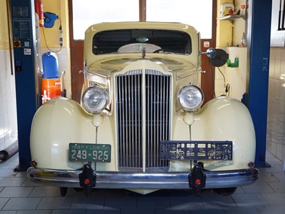Hochzeitsauto-Vermietung - Farbe: Blau - Tirol - Packard 120
Bj. 1937
In Restauration. - Oldtimer Shuttle