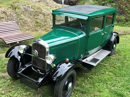 Hochzeitsauto-Vermietung - Versicherung: Teilkasko - Citroen AC4,
Bj. 1928
Angemeldet 1931 - Oldtimer Shuttle