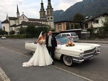 Hochzeitsauto-Vermietung - Antrieb: Benzin - Hochzeit in Glarus - Oldtimer-Traumfahrt - Cadillac Deville Cabriolet, Jg. 1964