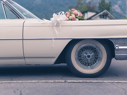 Hochzeitsauto-Vermietung - Antrieb: Benzin - Oldtimer-Traumfahrt - Cadillac Deville Cabriolet, Jg. 1964