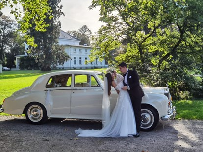 Hochzeitsauto-Vermietung - Chauffeur: nur mit Chauffeur - Nordrhein-Westfalen - Weisser Rolls Royce Silver Cloud