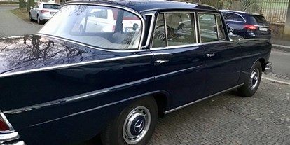 Hochzeitsauto-Vermietung - Marke: Daimler - Mercedes 220s, Bj. 1965, Dunkelblaue Limosine
