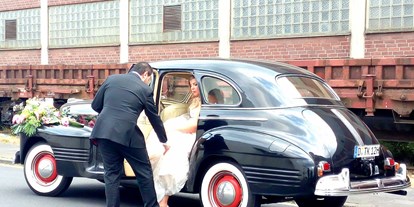 Hochzeitsauto-Vermietung - Chauffeur: Chauffeur buchbar - Nordrhein-Westfalen - Pontiac Torpedo - Hochzeitsauto.NRW