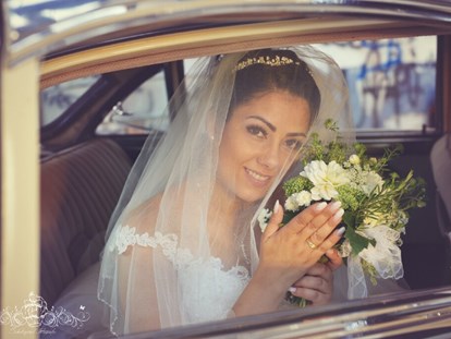 Hochzeitsauto-Vermietung - Versicherung: Teilkasko - Ist die Braut oder der Oldtimer schöner? Was für eine Frage! Die eine Schönheit ergänzt die Andere! - Buick Super Eight