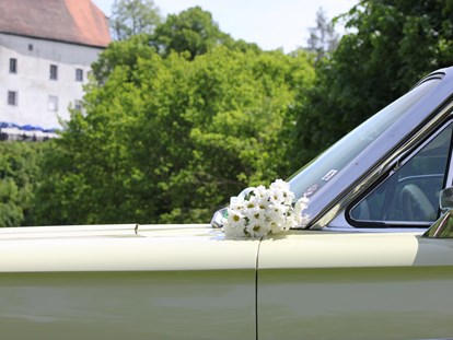 Hochzeitsauto-Vermietung - Farbe: Beige - Bayern - DREAMLINER Ford Thunderbird 1966