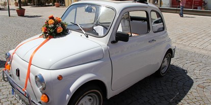 Hochzeitsauto-Vermietung - Chauffeur: Chauffeur buchbar - Bayern - Bin ich nicht schick? :-) - Fiat 500 L